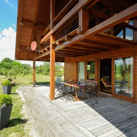 Le Chalet Dans La Prairie *